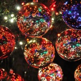 1-Christmas-ornaments-out-of-focus-559384_960_720